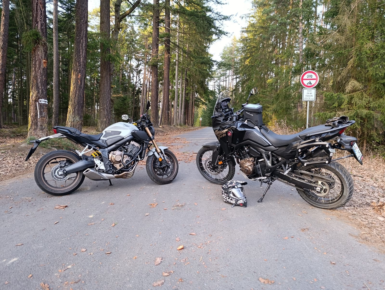 Honda Africa Twin 1100 s kufry a vybavením