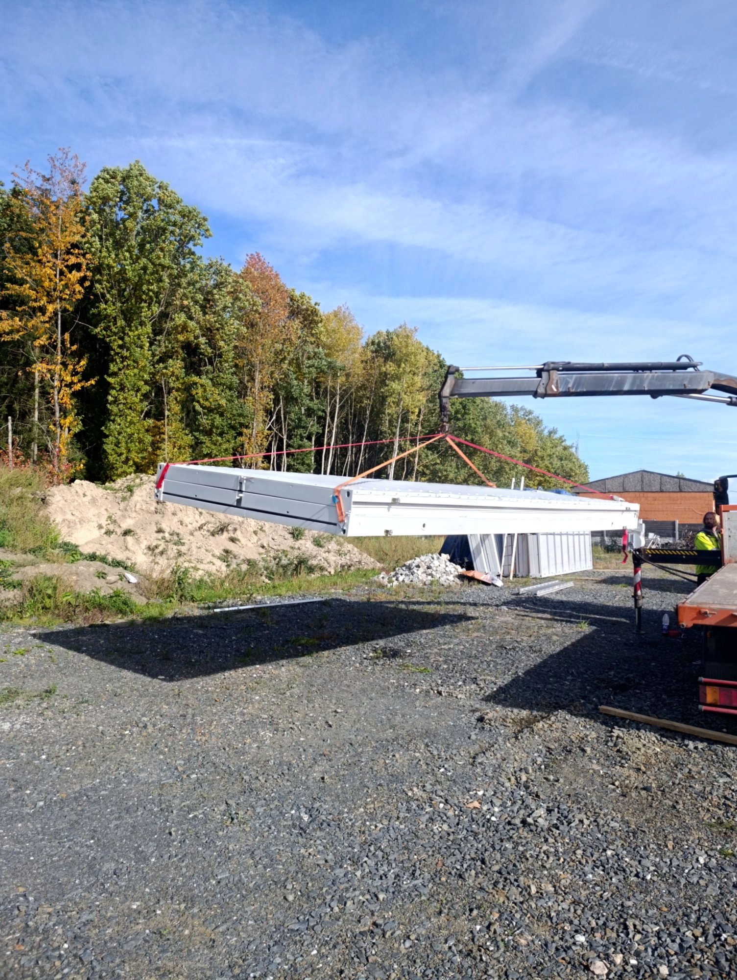 Přeprava kontejneru hydraulickou rukou